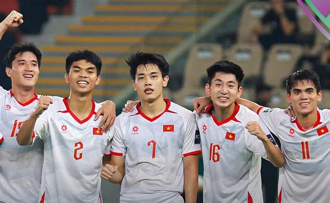 Giao diện trò chơi bắn cá đổi thưởng trên ứng dụng Daga68 iOS với đồ họa sống động.